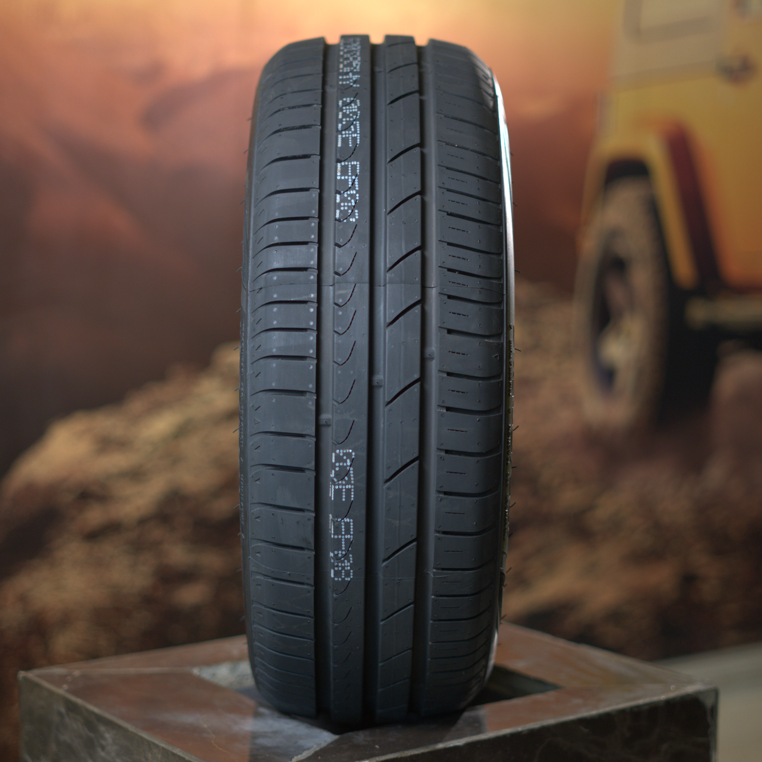لاستیک جی تی رادیال مدل FE2 سایز 215/65R17 - تصویر 2